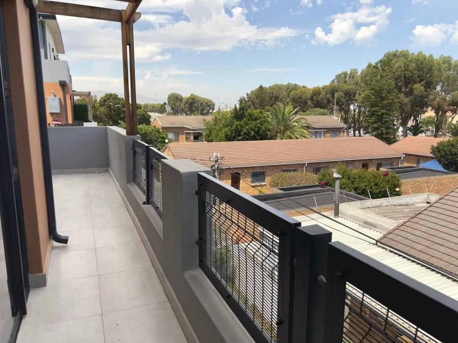 1 Bedroom Property for Sale in Table View Western Cape